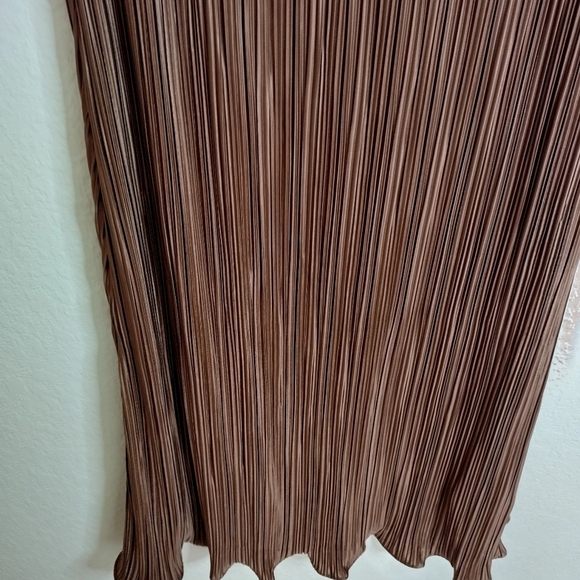 NWT veiled satin plisse side ruched maxi skirt chocolate sz S - Picture 4 of 8